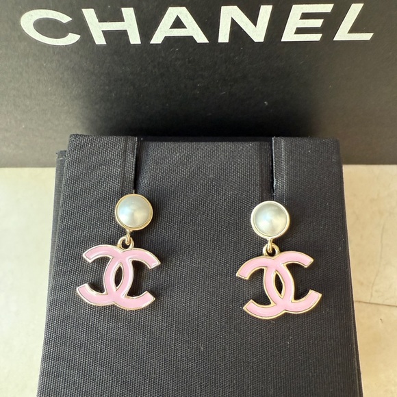 Chanel 25P CC Logo Pink Metal Resin Gold Tone Stud Pearl Pendant Earrings Small - Picture 7 of 15